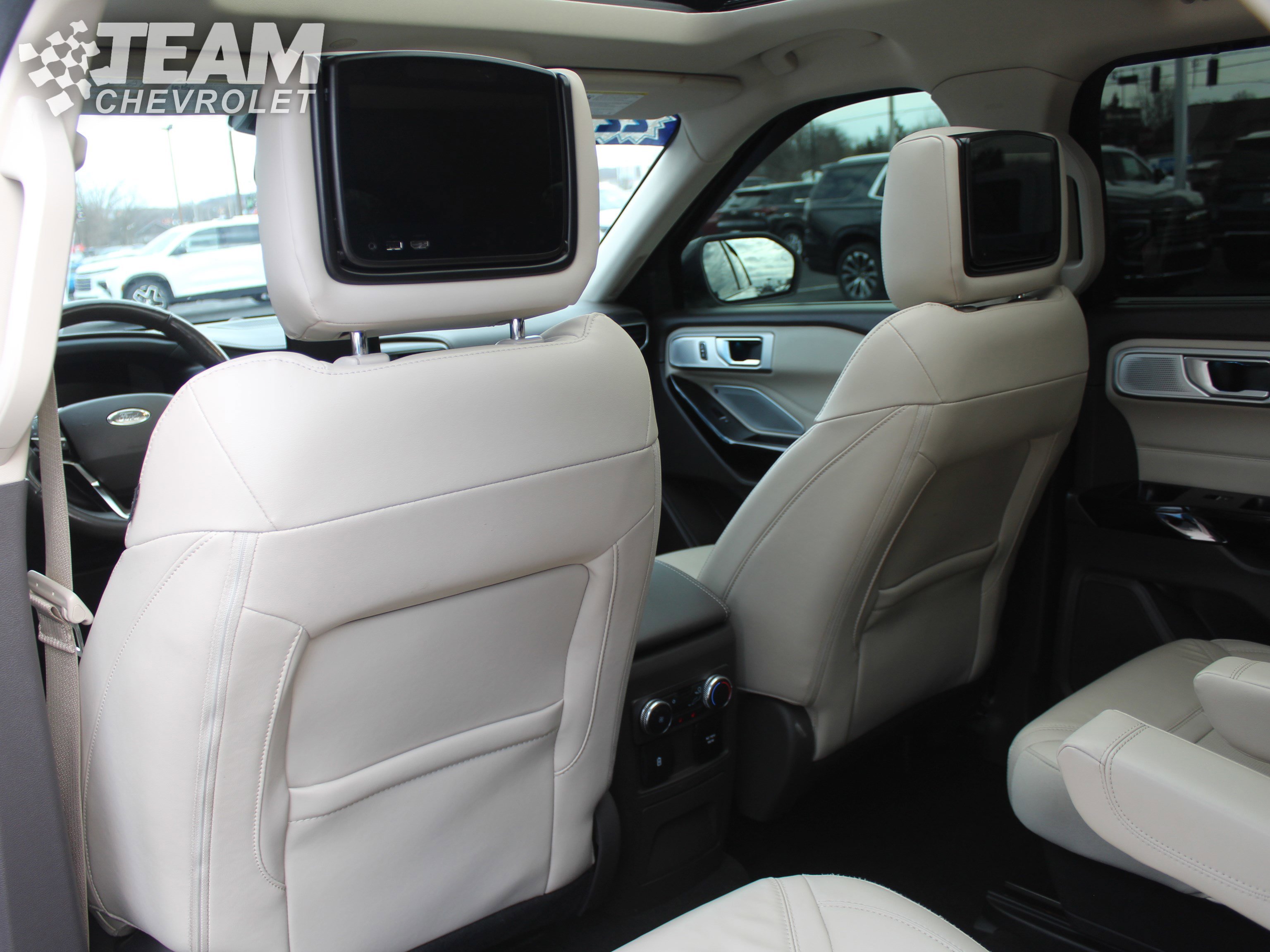 Used 2022 Ford Explorer Platinum w/ Equipment Group 601A image 22