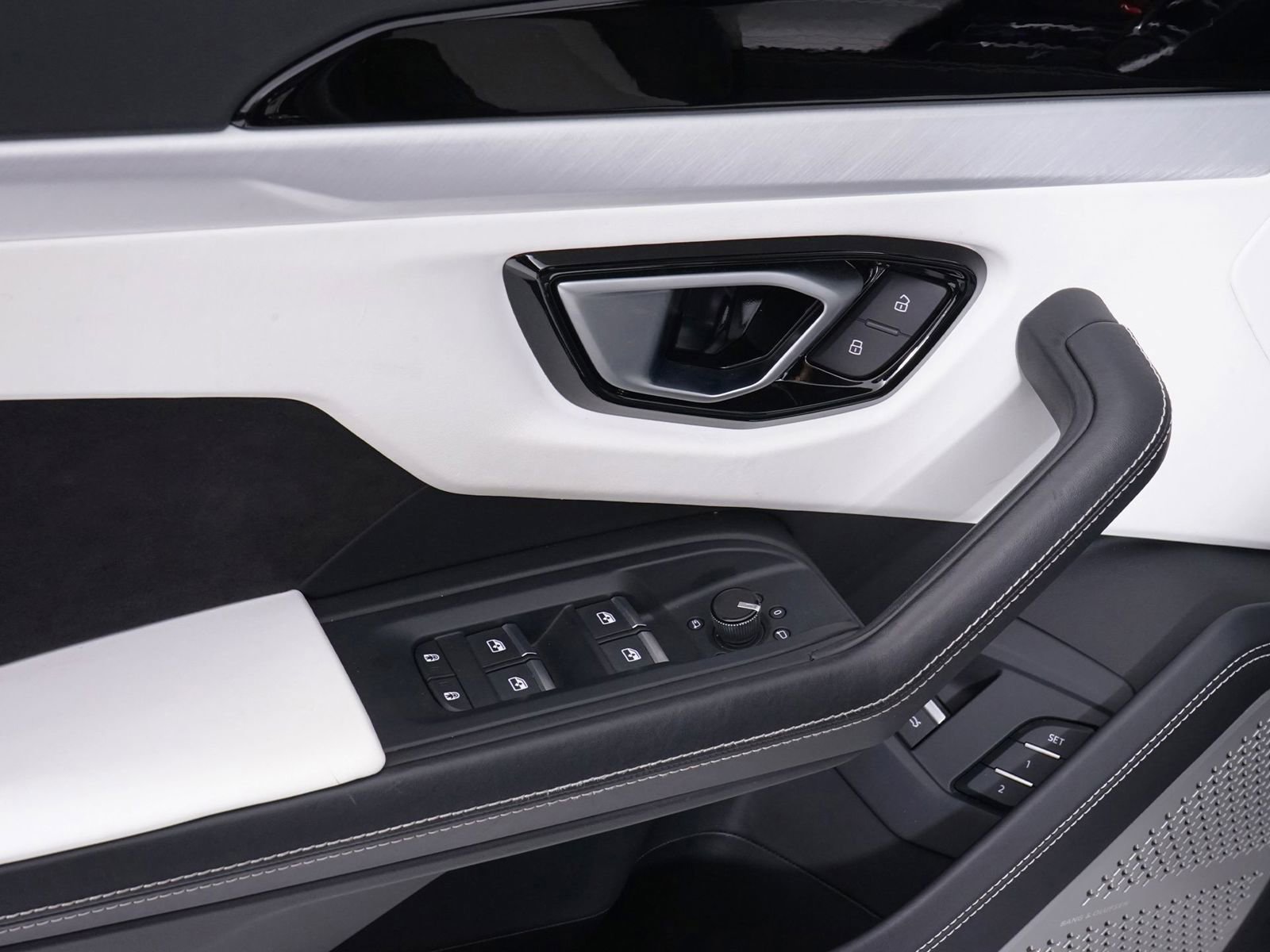 Used 2022 Lamborghini Urus image 35