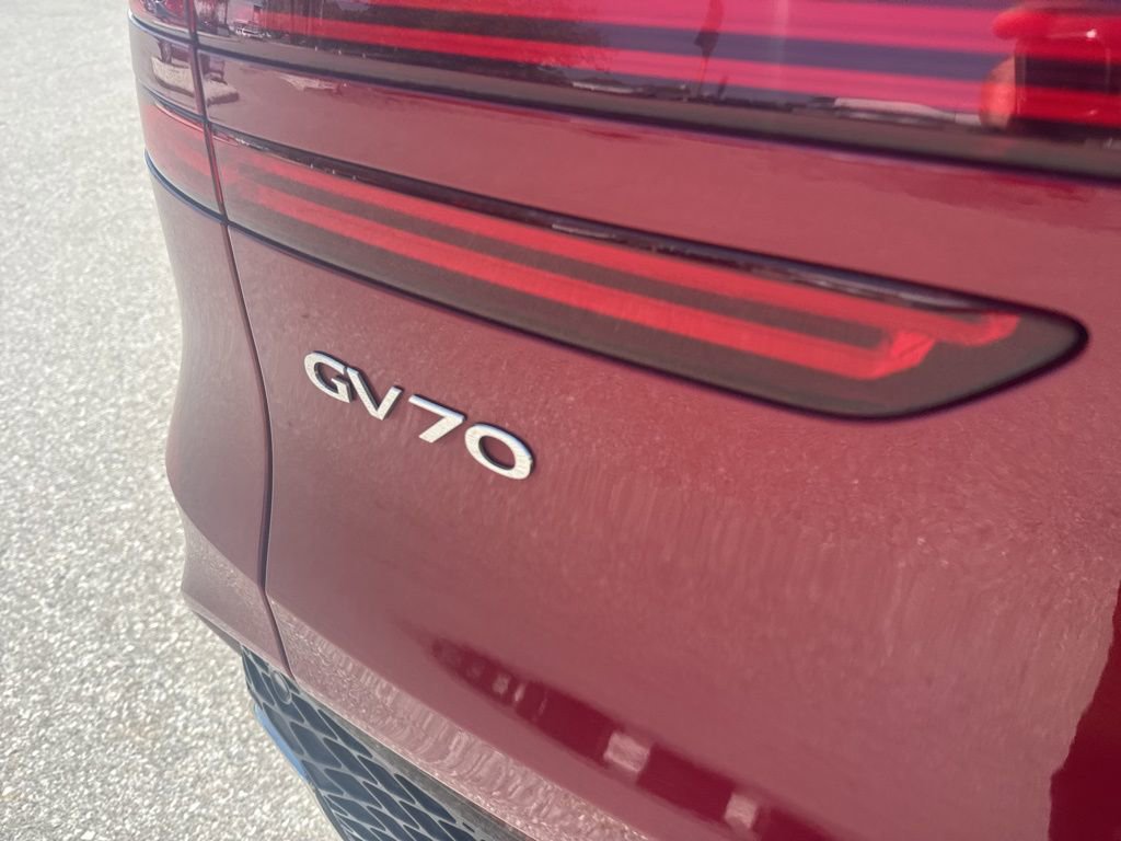 Used 2023 Genesis GV70 2.5T w/ Advanced Package image 11
