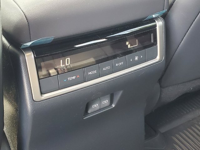 Used 2025 Lexus GX 550 w/ Cold Area Package AWD/4WD image 30