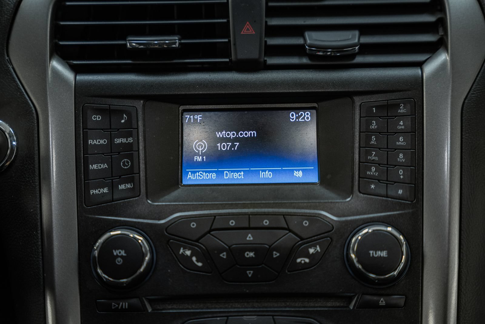 Used 2017 Ford Fusion SE FWD image 25