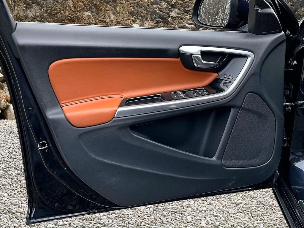 Used 2016 Volvo V60 T5 Premier w/ Climate Package image 21