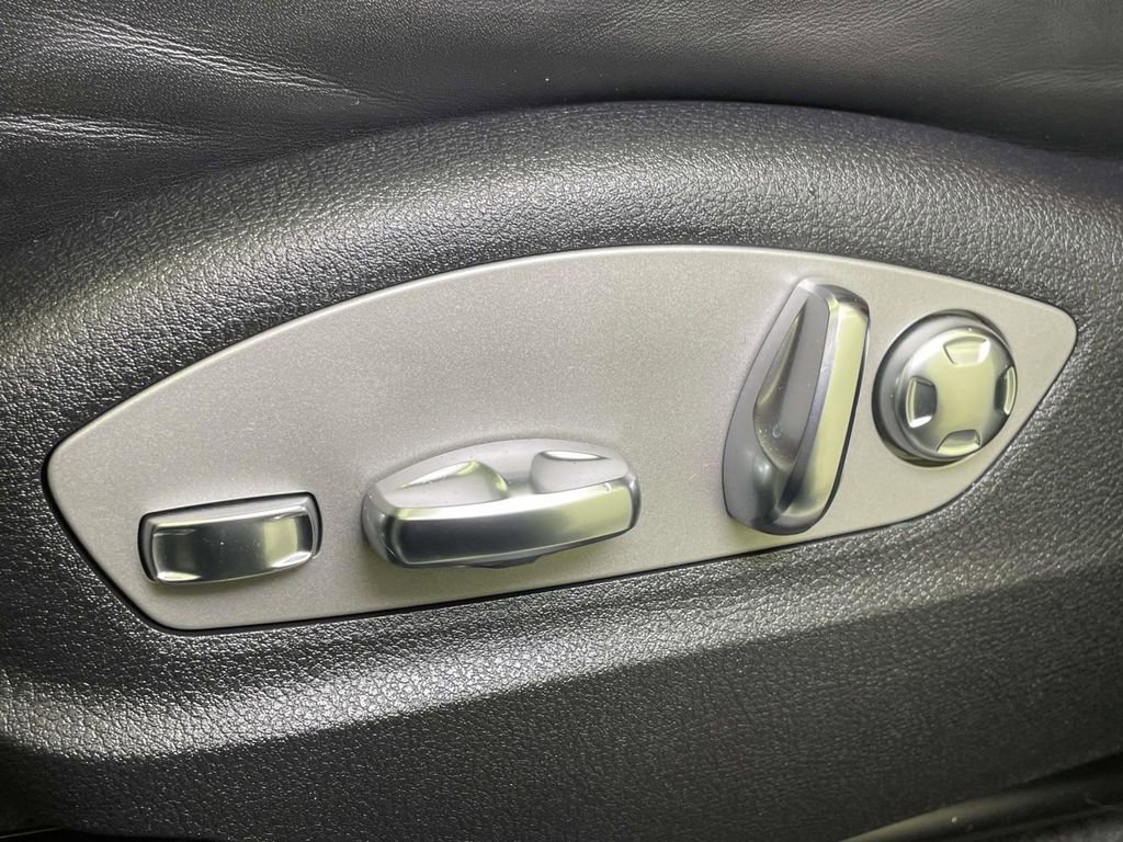 Used 2023 Porsche Macan image 17