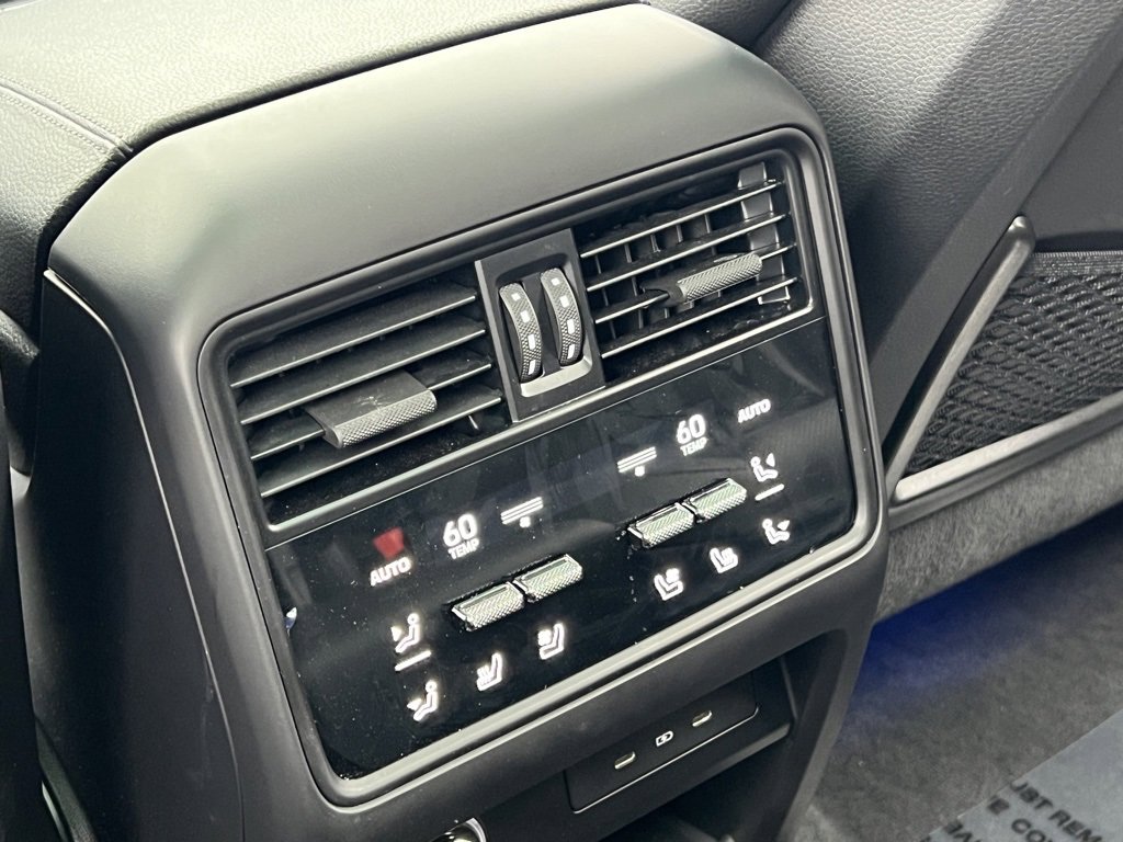Used 2025 Porsche Cayenne image 18