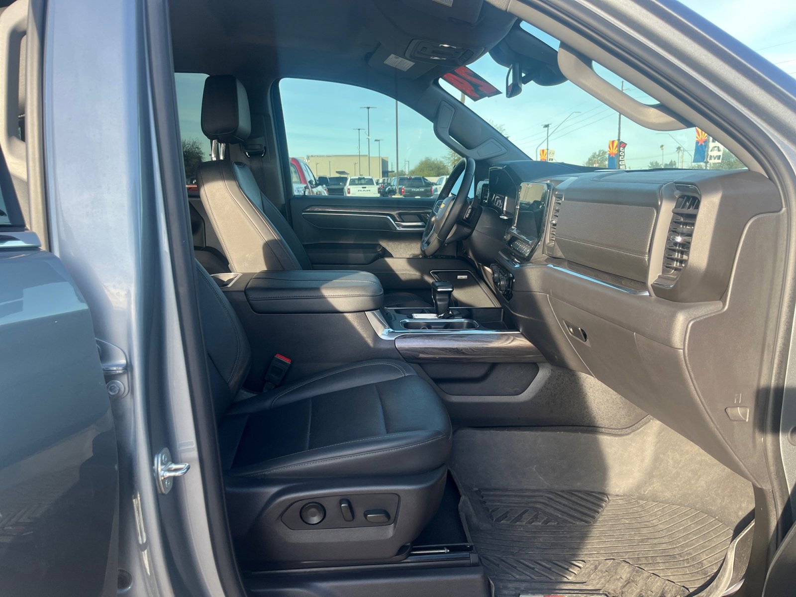 Used 2024 Chevrolet Silverado 1500 LTZ image 19