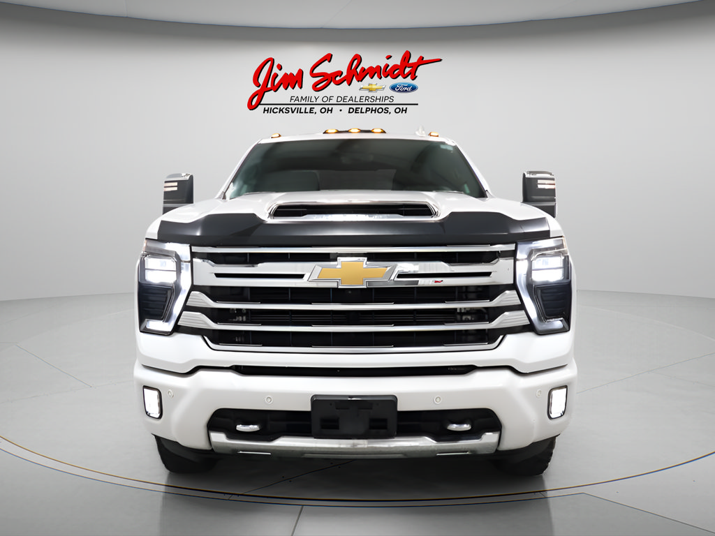 Used 2024 Chevrolet Silverado 2500 High Country w/ High Country Premium Package AWD/4WD image 3