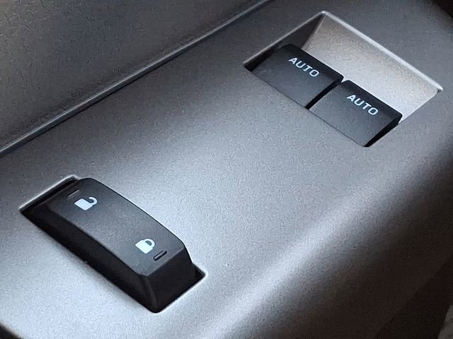 Used 2023 Ford F650 2WD Regular Cab Super Duty image 29