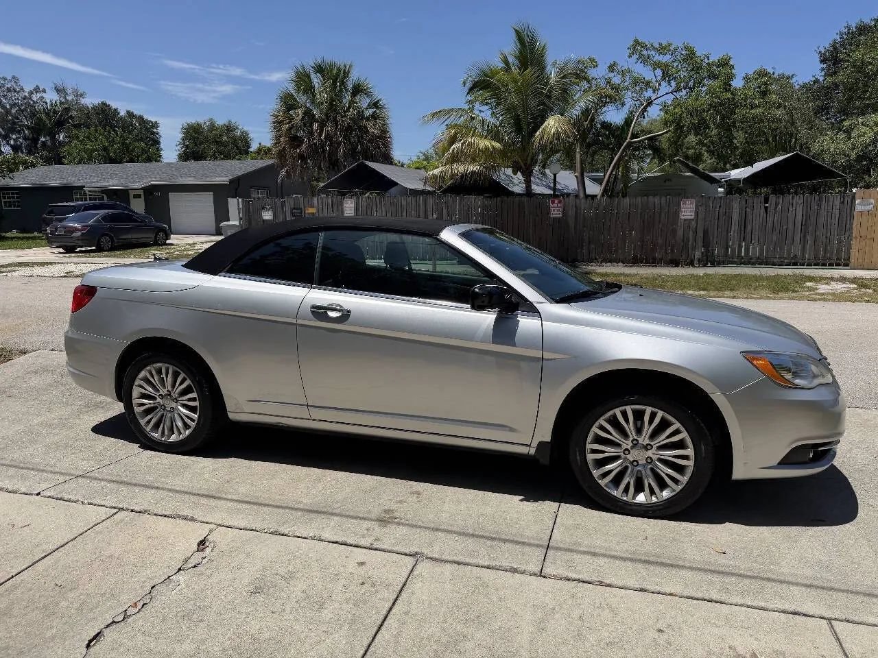 Used 2011 Chrysler 200 Limited FWD image 6