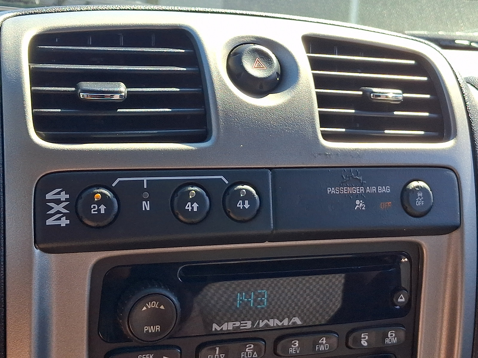 Used 2012 GMC Canyon SLE AWD/4WD image 18