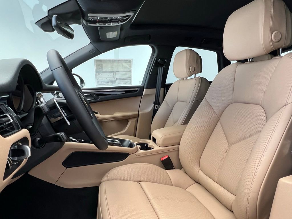 Used 2025 Porsche Macan image 5