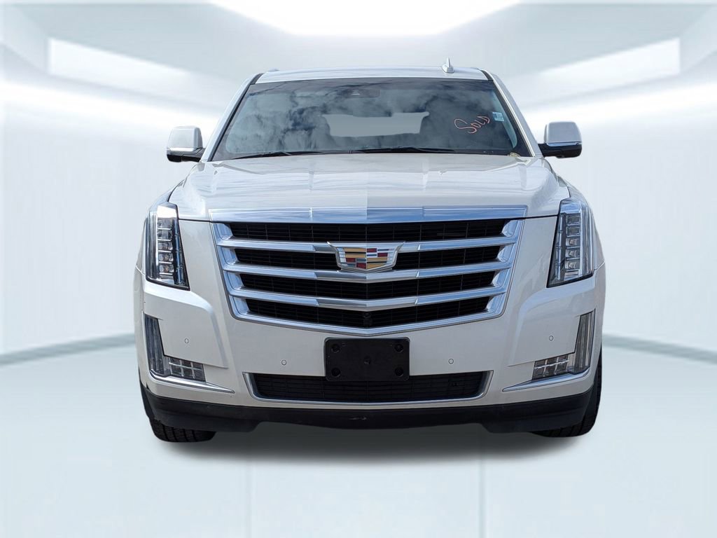 Used 2015 Cadillac Escalade Luxury image 2