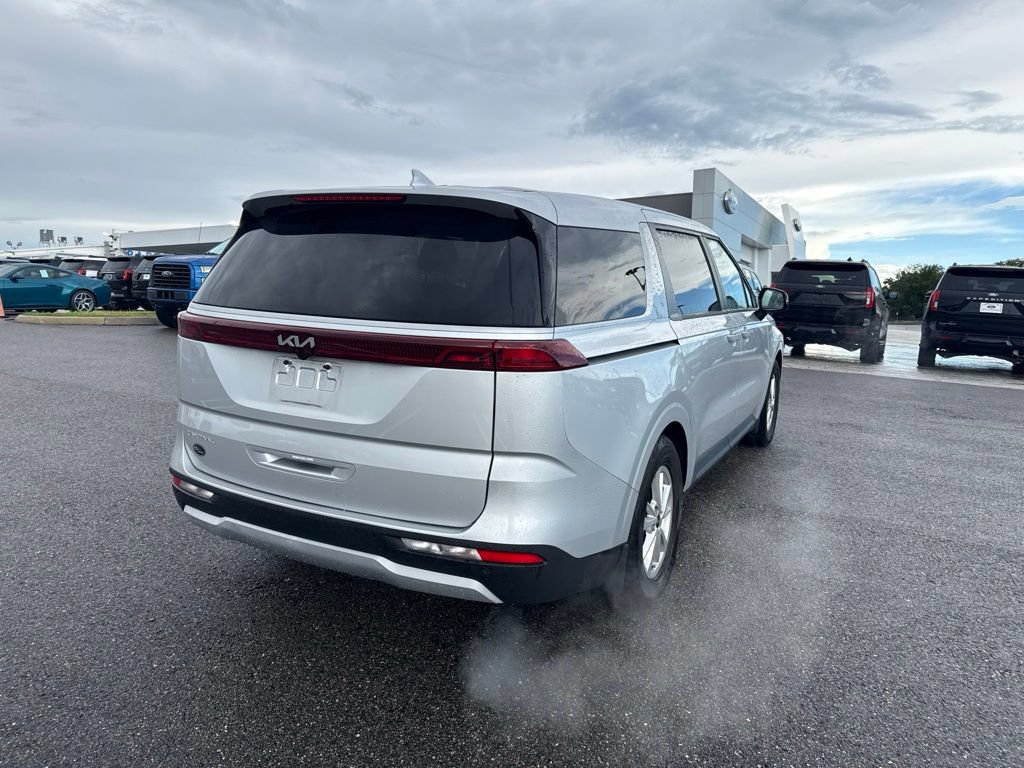 Used 2023 Kia Carnival LX FWD image 2