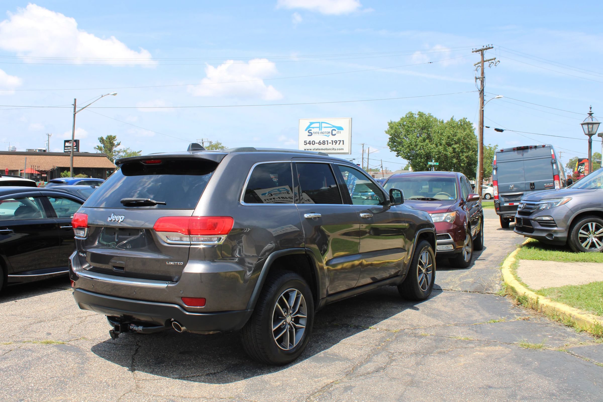 Used 2017 Jeep Grand Cherokee Limited AWD/4WD image 7