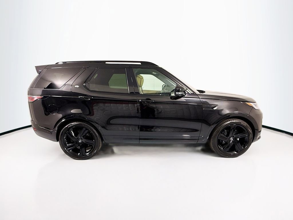 Used 2023 Land Rover Discovery Metropolitan Edition image 4