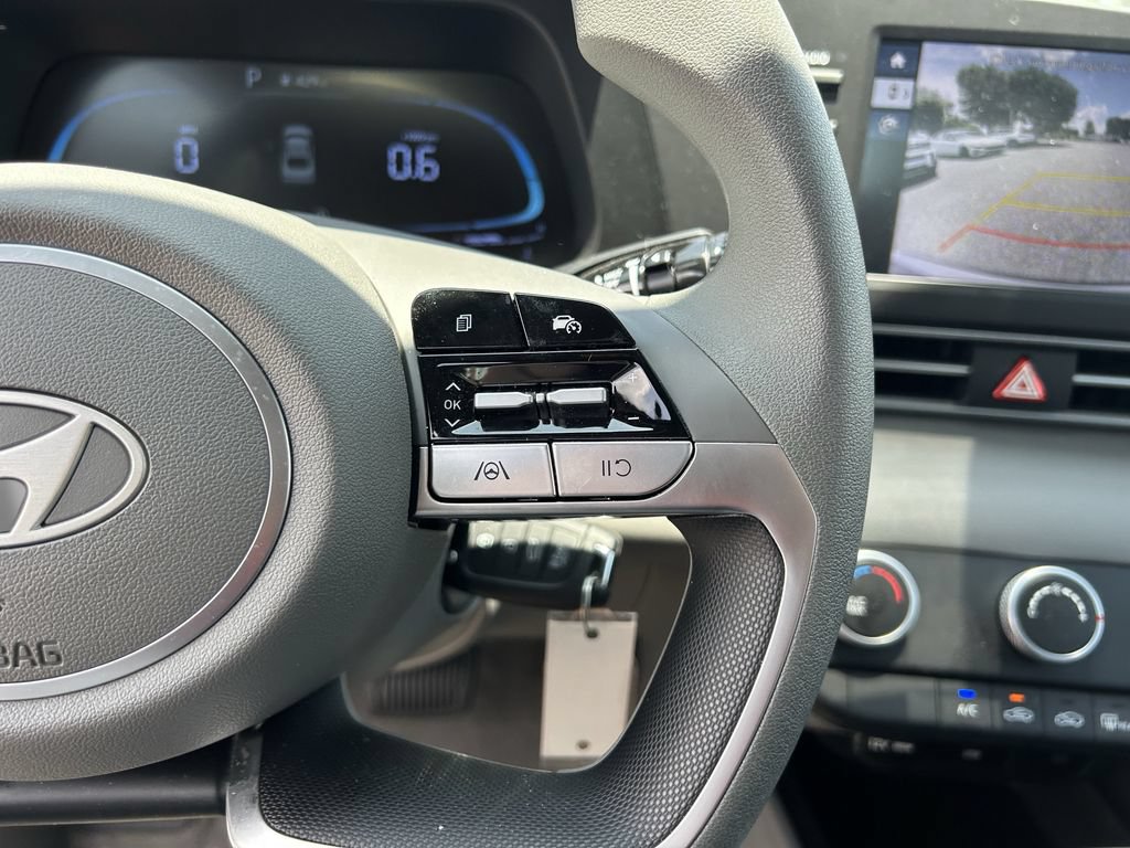 New 2025 Hyundai Elantra SE FWD image 27