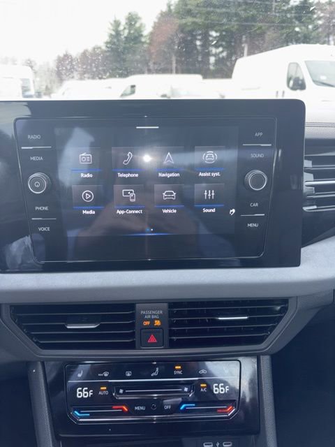 Used 2025 Volkswagen Jetta SE image 13