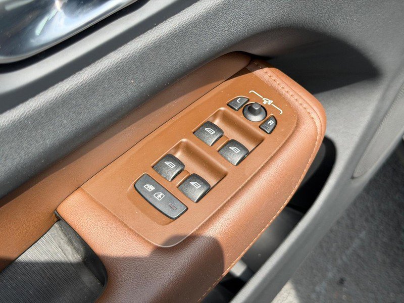 Used 2023 Volvo XC60 B5 Plus w/ Climate Package AWD/4WD image 16