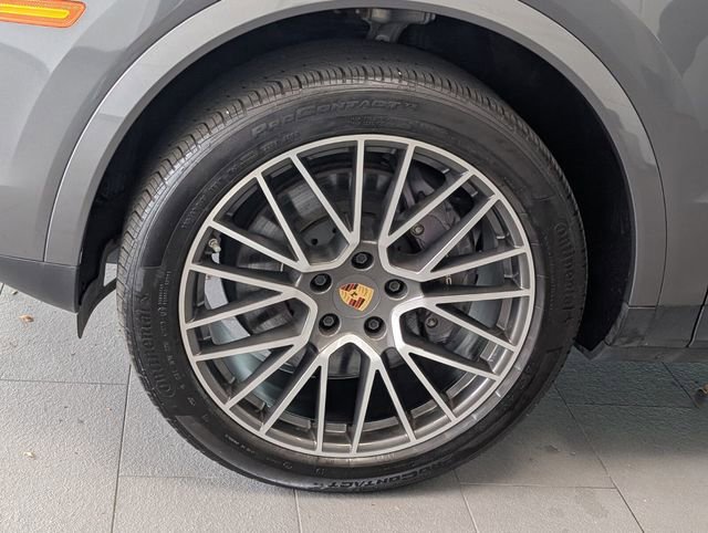Used 2023 Porsche Cayenne AWD/4WD image 4