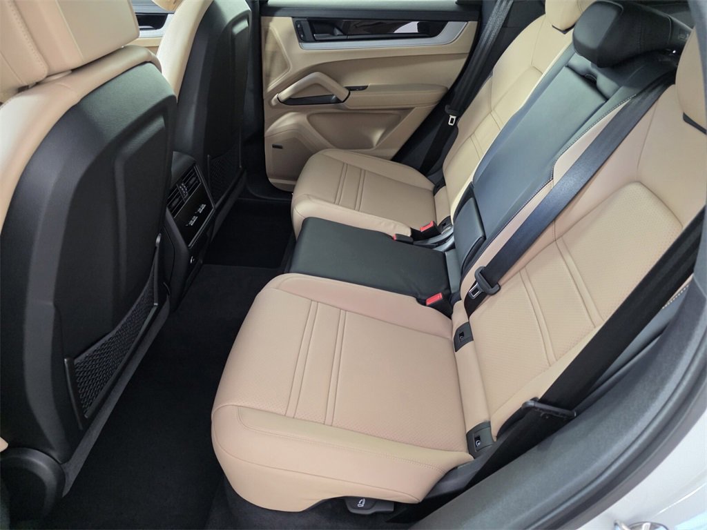 Used 2024 Porsche Cayenne S image 15