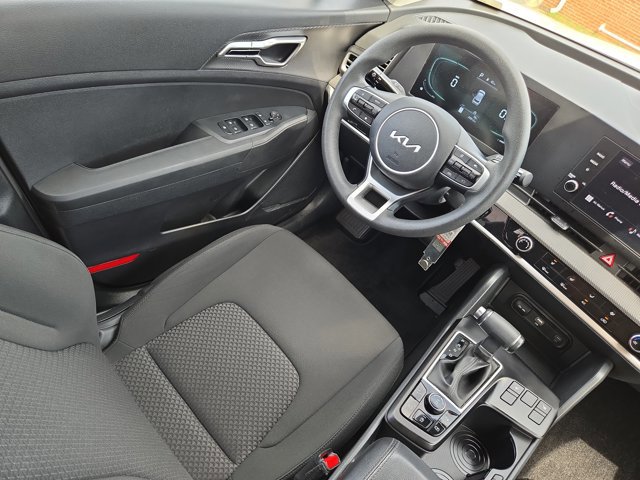 Certified 2025 Kia Sportage LX AWD/4WD image 17