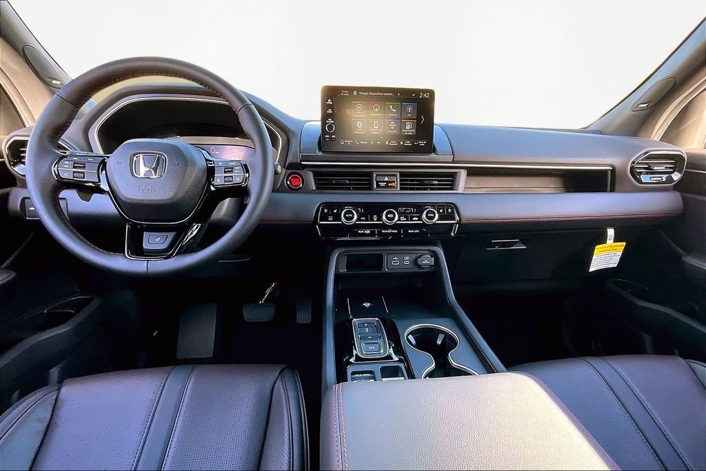 Certified 2025 Honda Pilot Black Edition image 7