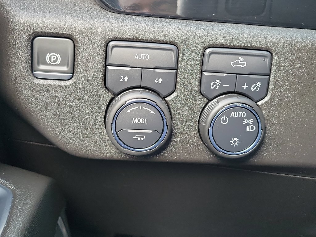 Used 2025 Chevrolet Silverado 1500 LT AWD/4WD image 18