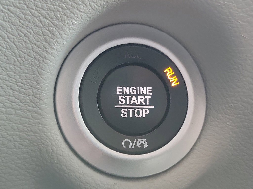 Used 2024 Chrysler Voyager LX image 10