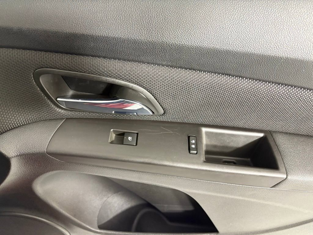 Used 2015 Chevrolet Cruze LT w/ Technology Package image 12
