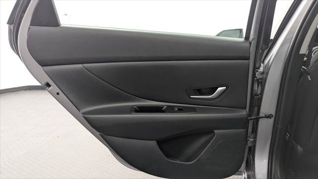 Used 2025 Hyundai Elantra Hybrid FWD image 23