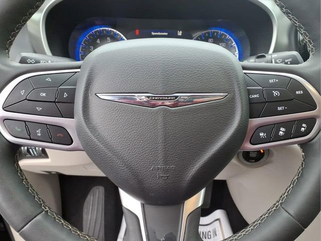 Used 2023 Chrysler Pacifica Touring-L FWD image 14