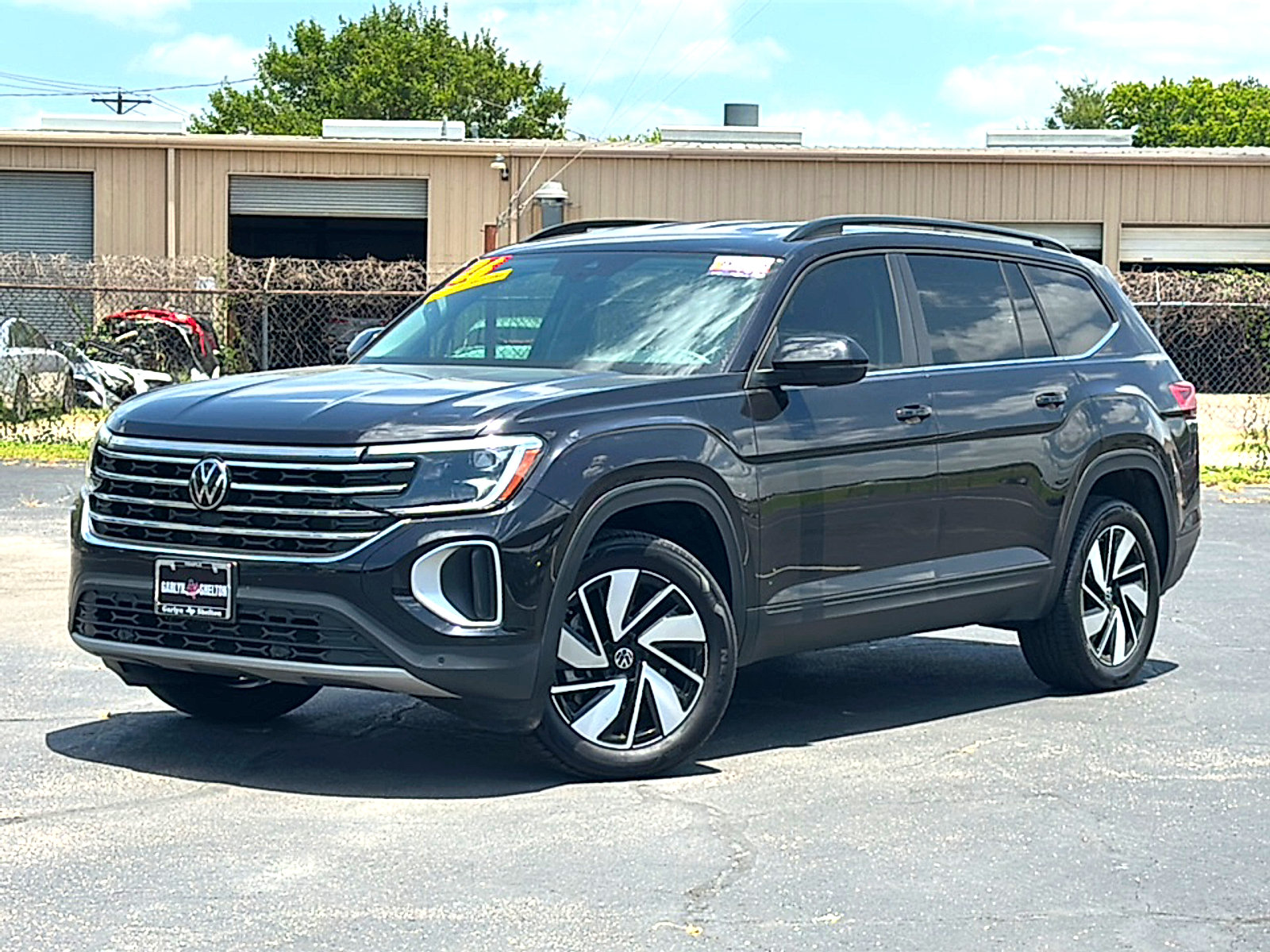 Used 2026 Volkswagen Atlas SE AWD/4WD image 2
