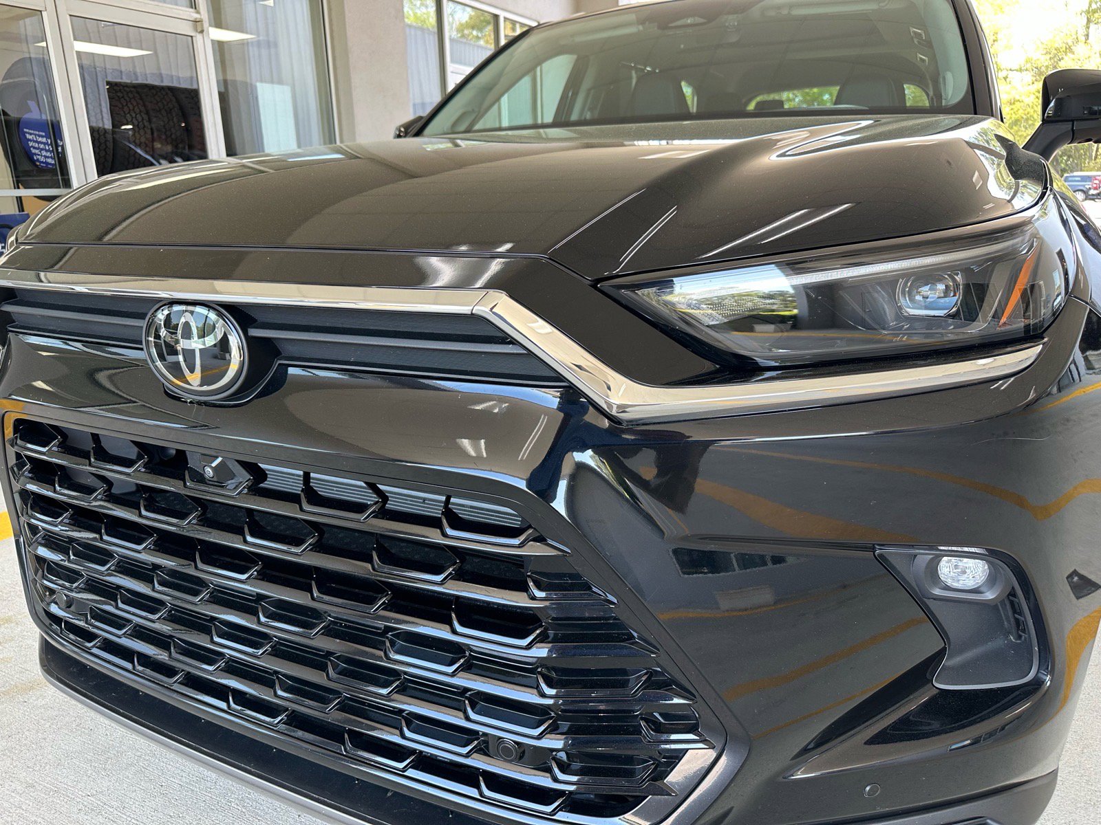 Used 2024 Toyota Grand Highlander Limited image 1