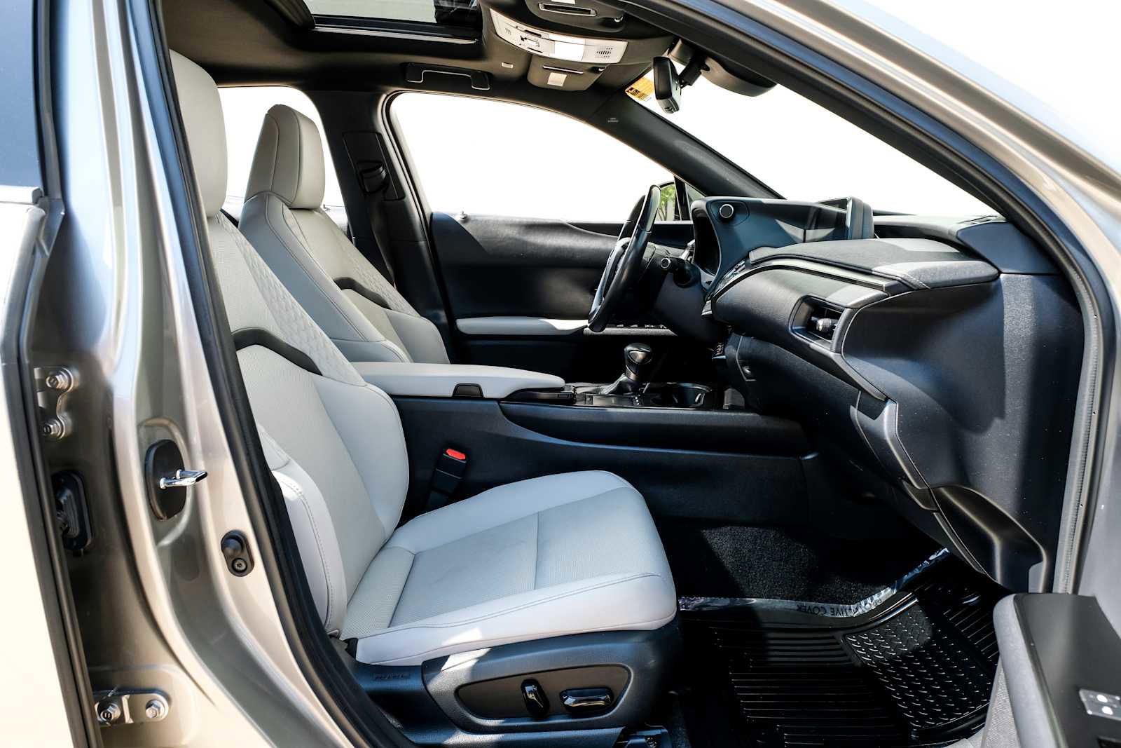 Used 2019 Lexus UX 200 image 34