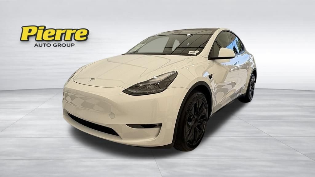 Used 2024 Tesla Model Y Long Range AWD/4WD image 1