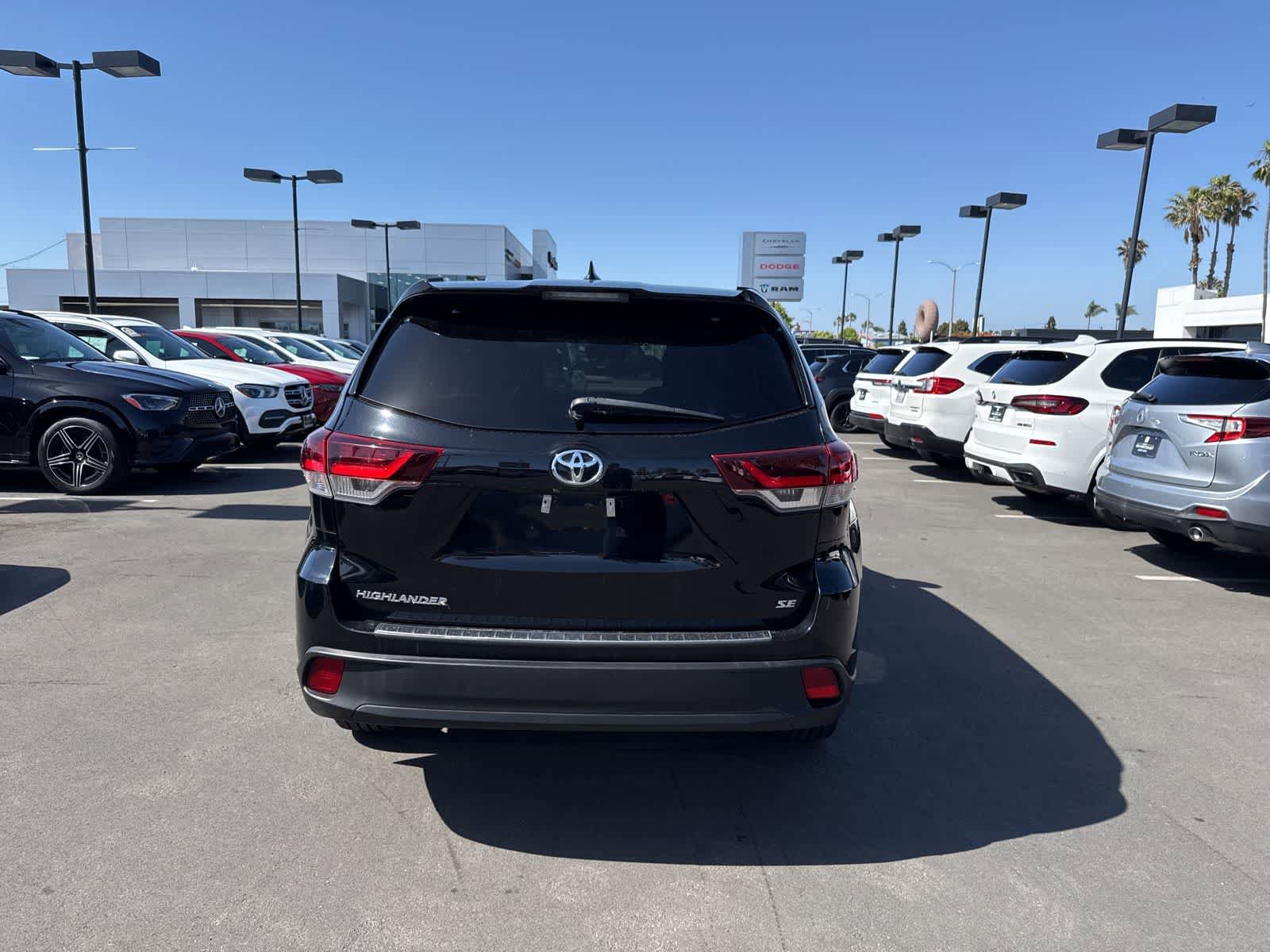Used 2019 Toyota Highlander SE FWD image 5