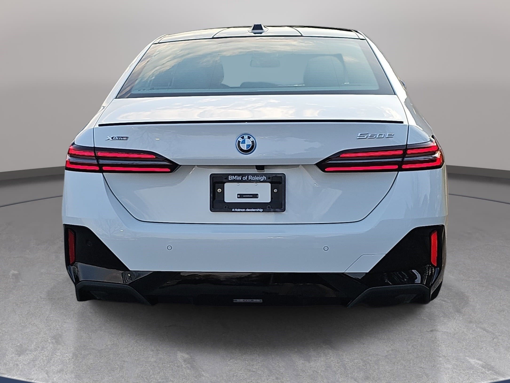 New 2026 BMW 550e xDrive w/ Executive Package image 6