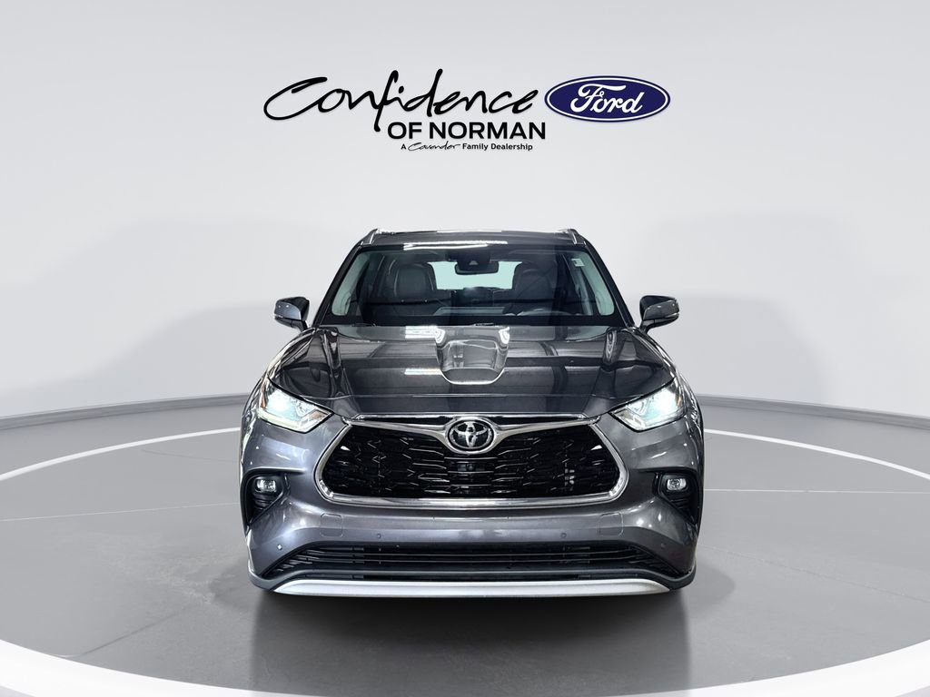 Used 2021 Toyota Highlander Platinum AWD/4WD image 2