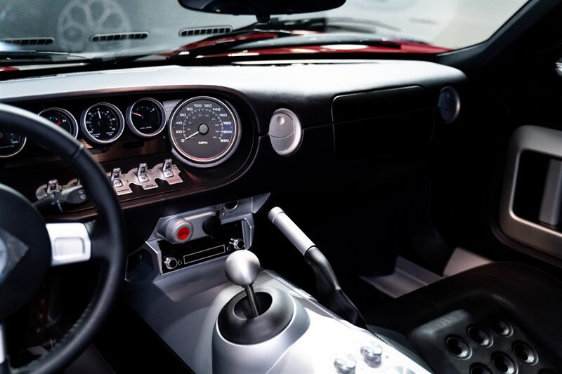 Used 2005 Ford GT RWD image 22