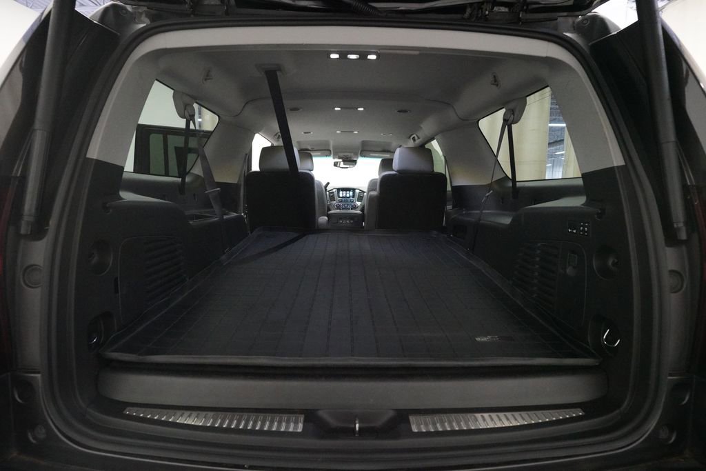 Used 2017 Chevrolet Suburban LT w/ Luxury Package AWD/4WD image 10