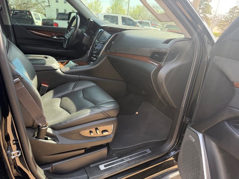 Used 2017 Cadillac Escalade ESV Premium Luxury AWD/4WD image 19