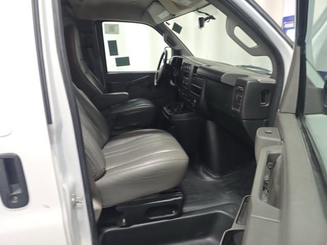 Used 2023 GMC Savana 2500 Extended image 8