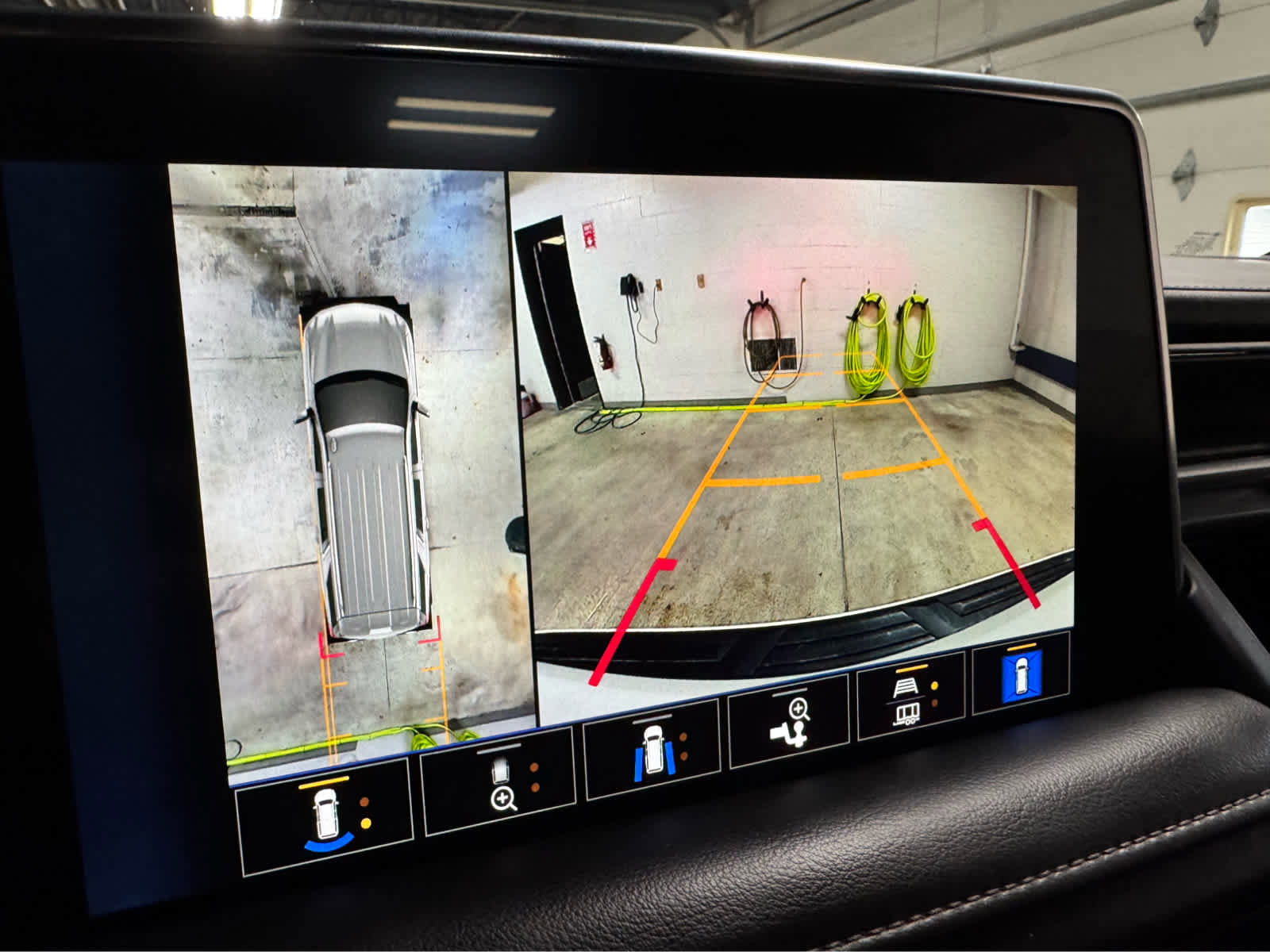 Certified 2023 Chevrolet Suburban High Country image 19