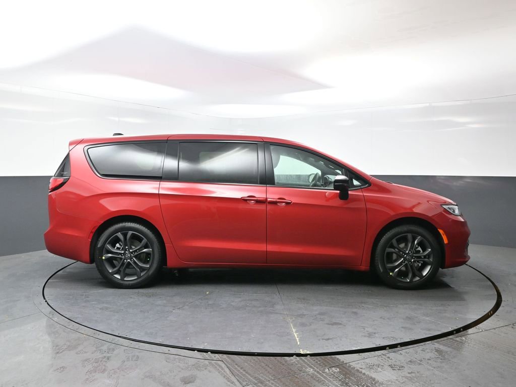 New 2026 Chrysler Pacifica Select FWD image 2