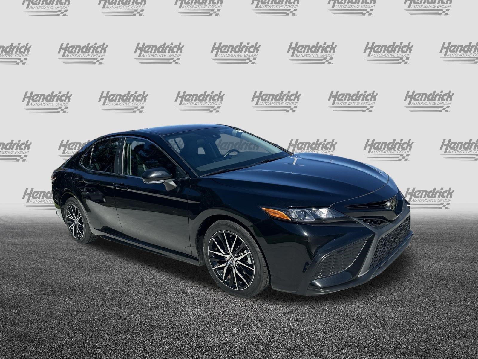 Used 2023 Toyota Camry SE FWD image 2