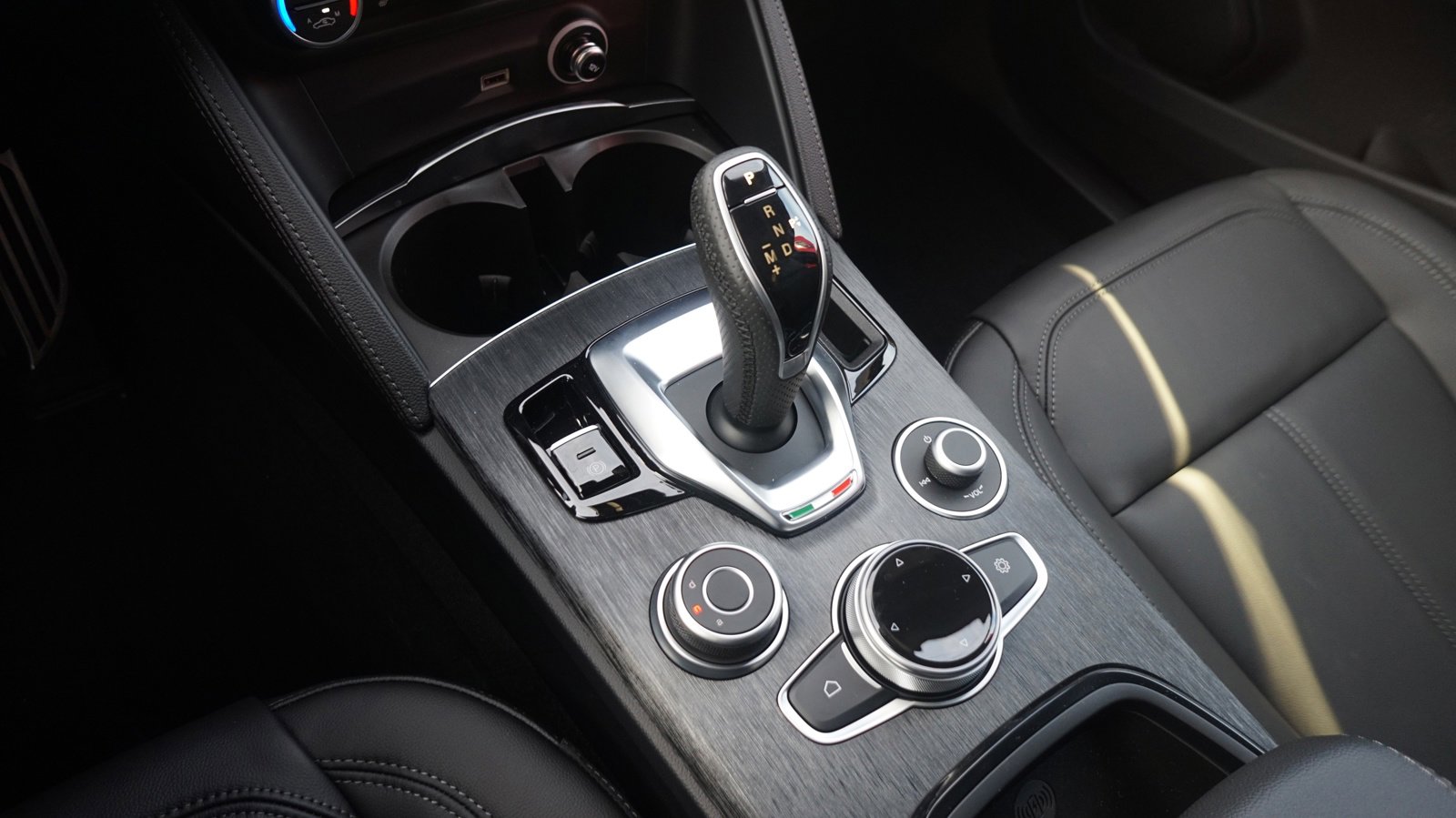 New 2024 Alfa Romeo Stelvio Sprint image 24