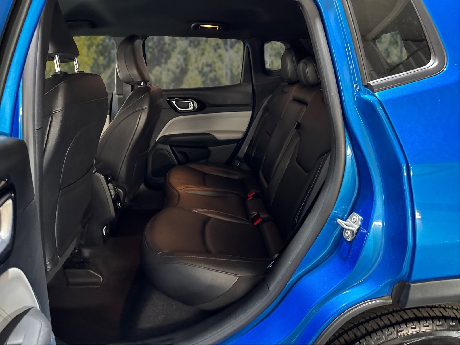 Used 2025 Jeep Compass Limited AWD/4WD image 10