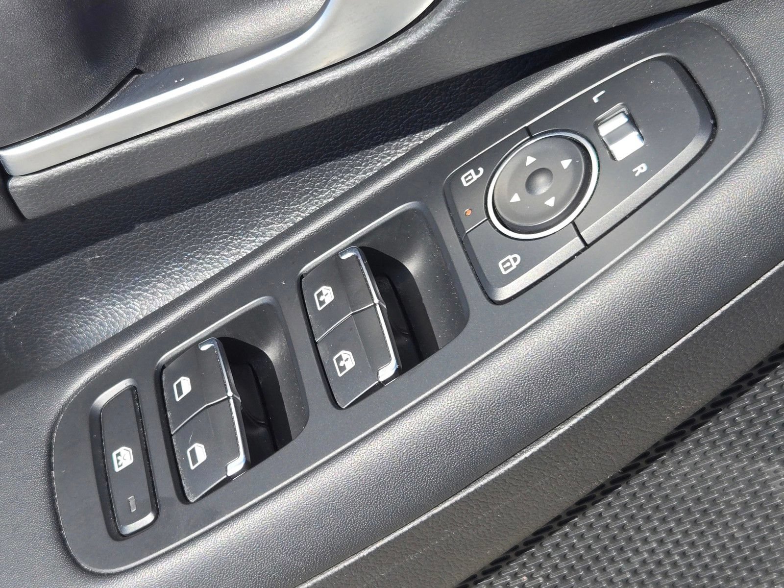 Used 2025 Hyundai Sonata SEL FWD image 16