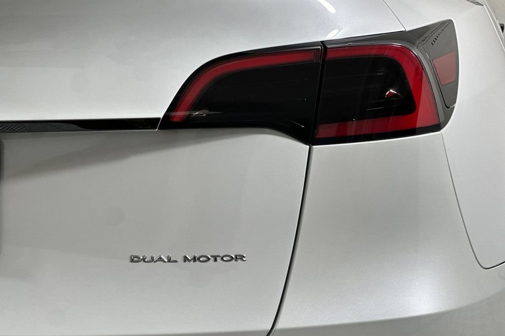 Used 2021 Tesla Model Y Long Range AWD/4WD image 32