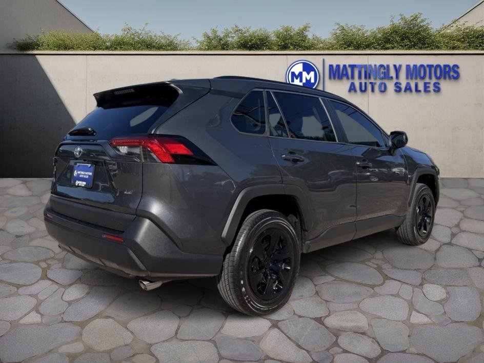Used 2019 Toyota RAV4 LE image 3