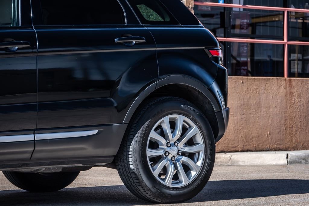 Used 2019 Land Rover Range Rover Evoque SE AWD/4WD image 8